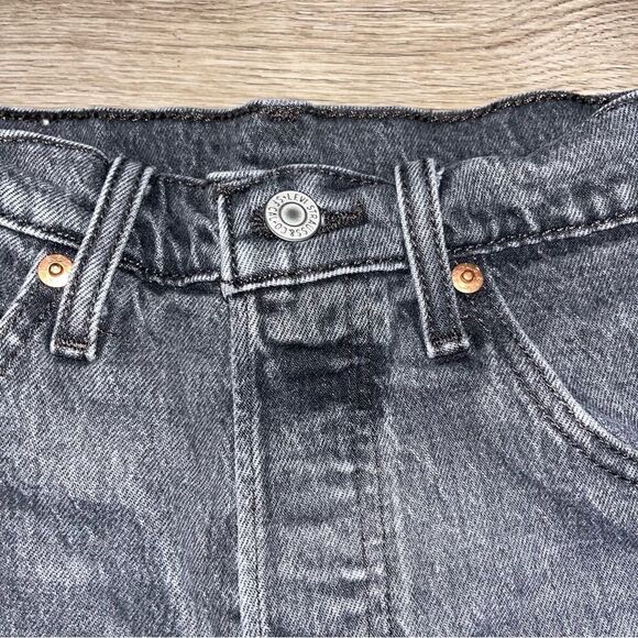 Women's Levi's 501 Charcoal Black Denim Cutoff Shorts - Picture 3 of 15